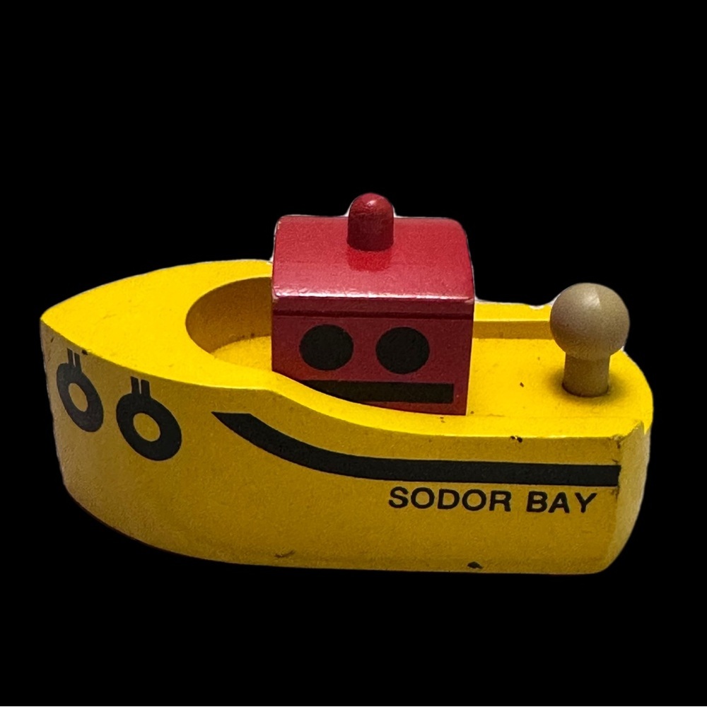 Thomas & Friends SODOR BAY Wooden Toy Boat - Yellow and Red